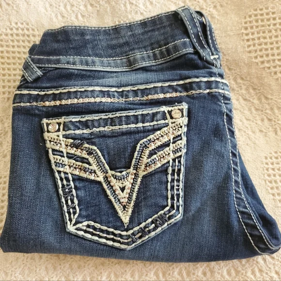 Women's Vigoss size 7/8 dark denim distressed jeans. The Chelsea bootcut. - Picture 12 of 16